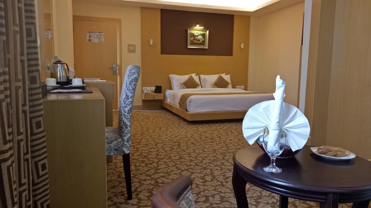 Hotel Patliputra Continental Patna  Buitenkant foto