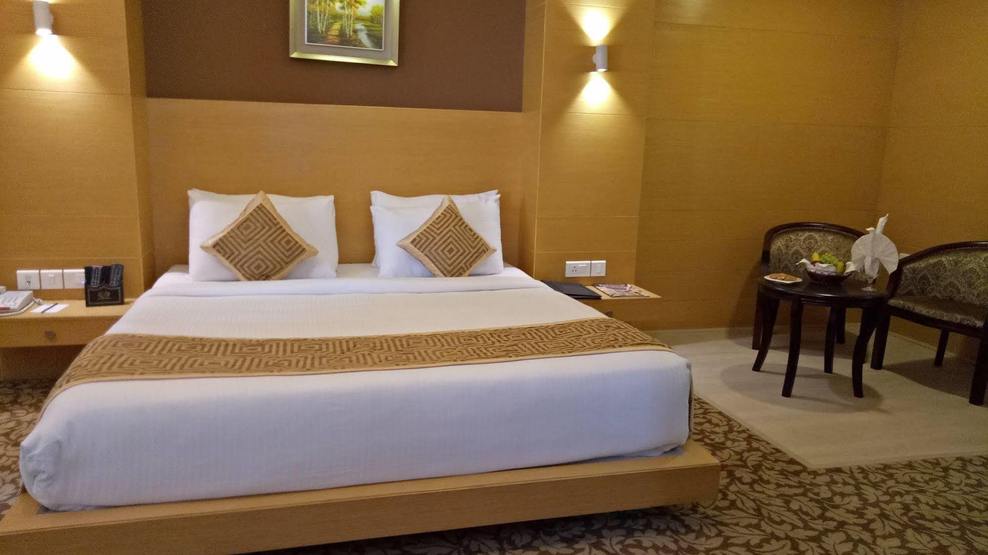 Hotel Patliputra Continental Patna  Buitenkant foto