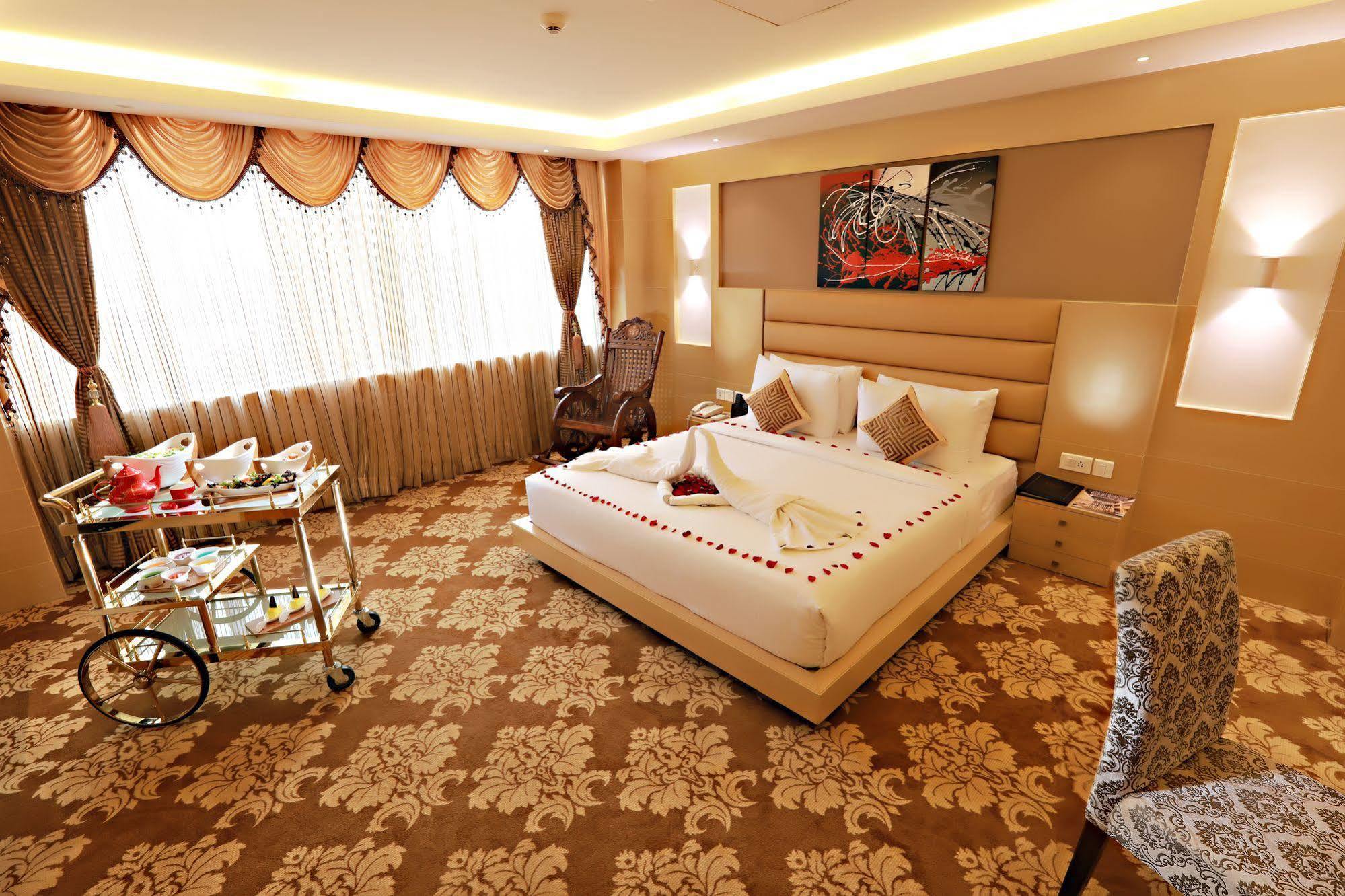Hotel Patliputra Continental Patna  Buitenkant foto
