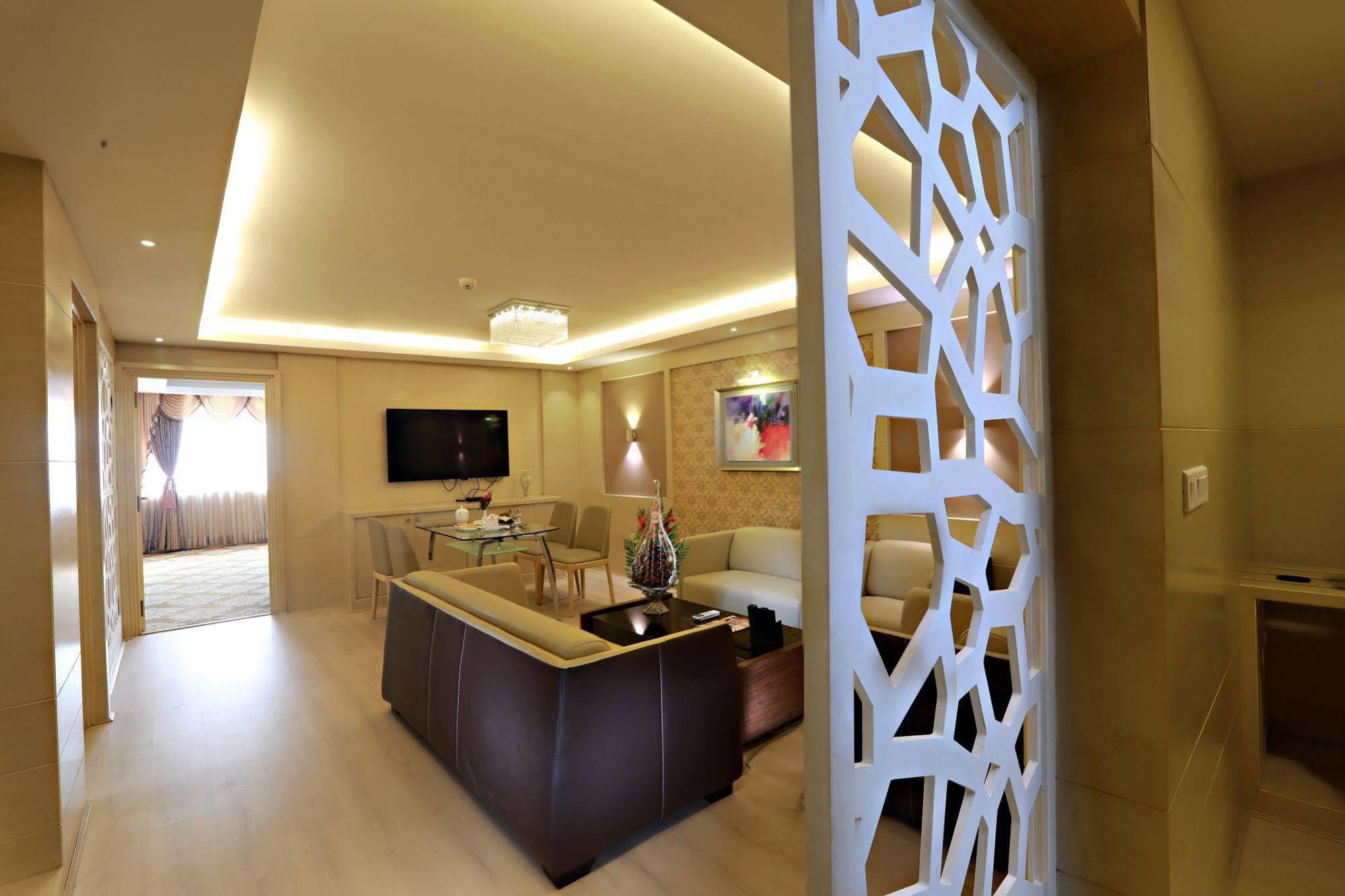 Hotel Patliputra Continental Patna  Buitenkant foto