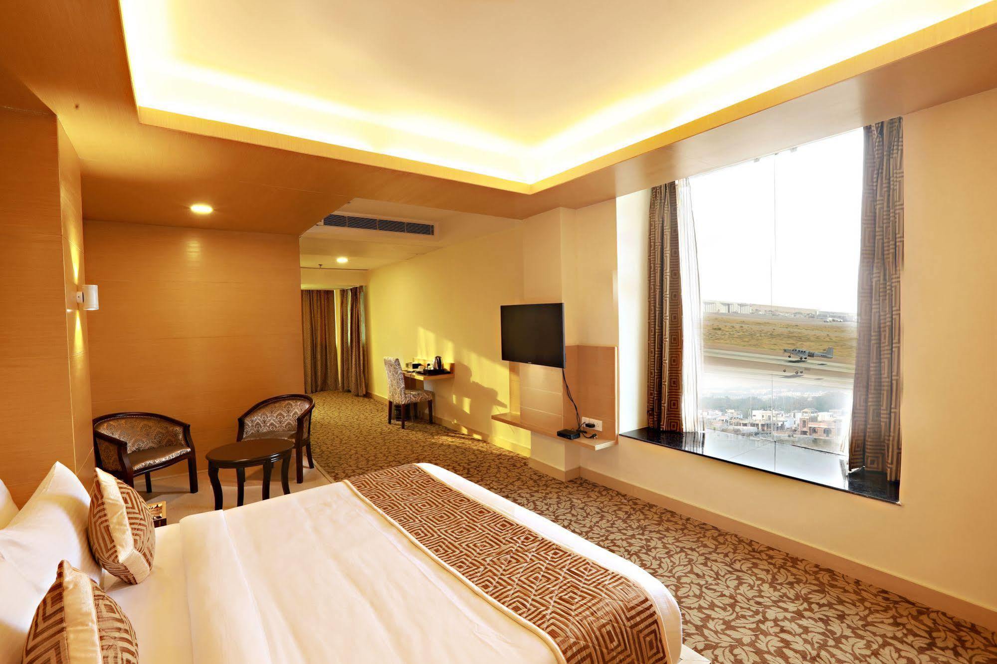 Hotel Patliputra Continental Patna  Buitenkant foto
