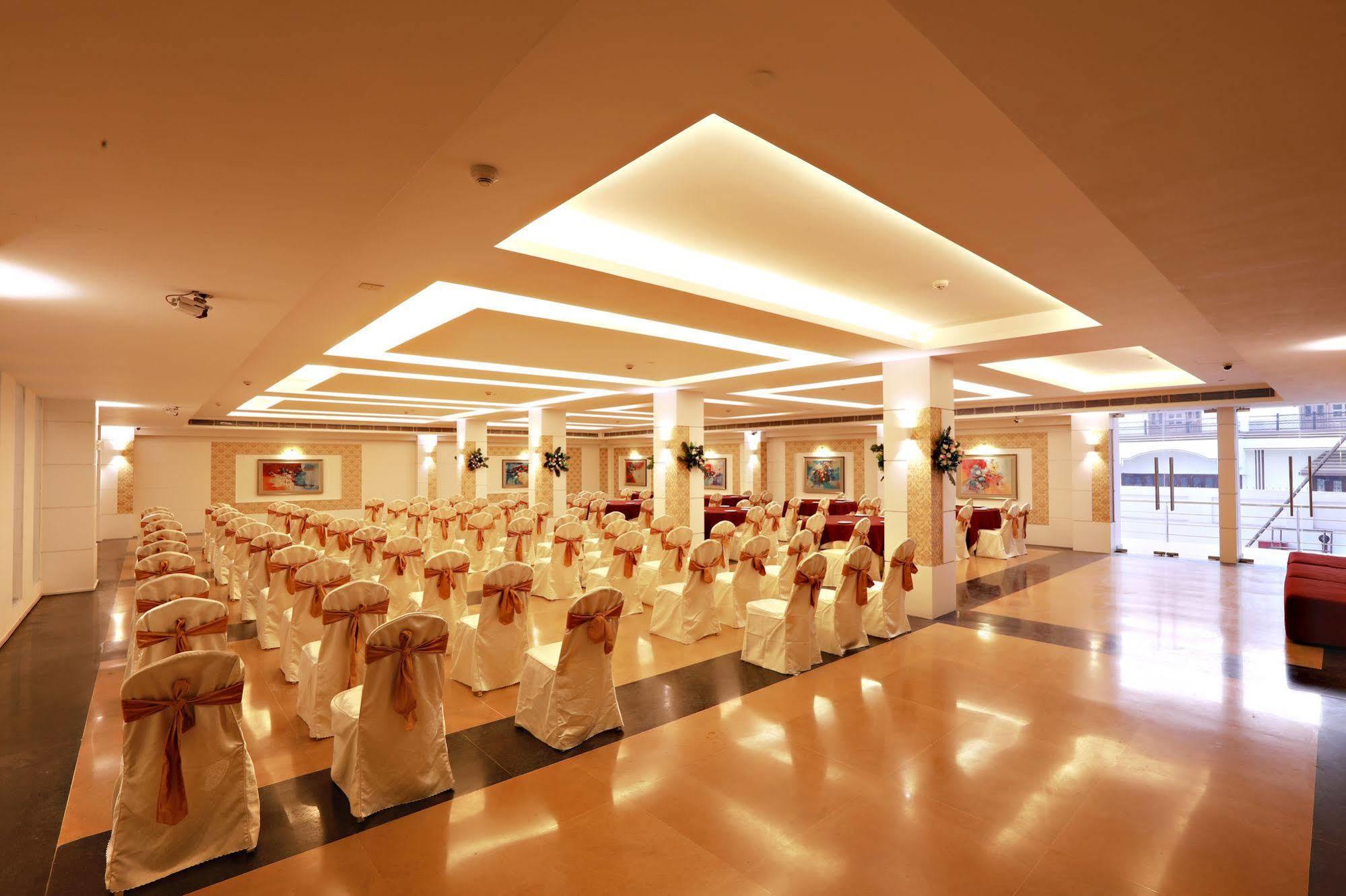Hotel Patliputra Continental Patna  Buitenkant foto