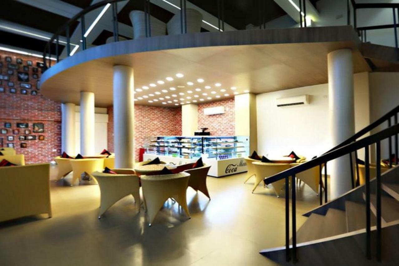 Hotel Patliputra Continental Patna  Buitenkant foto